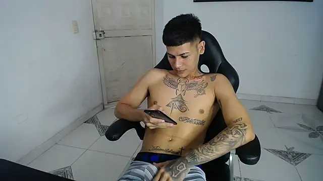 Clyde019 online show from 24, 2, 2025