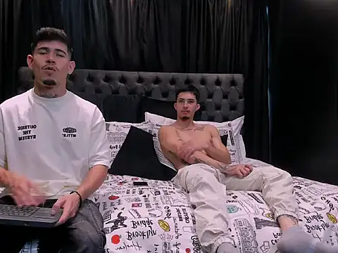 Snapshot of hell_twink chatting on 15, 2, 2026 hell twink online show from 15, 2, 2026