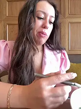 Snapshot of AndreaMood chatting on 5, 3, 2025 AndreaMood online show from 5, 3, 2025