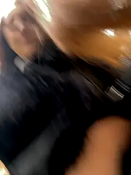 Snapshot of AndreaMood chatting on 12, 10, 2025 AndreaMood online show from 12, 10, 2025