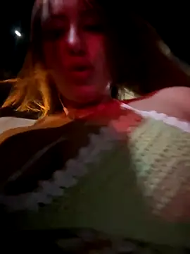 Snapshot of AndreaMood chatting on 1, 12, 2025 AndreaMood online show from 1, 12, 2025