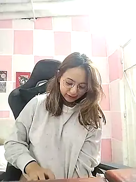 Paulina mosh online show from 4, 3, 2025