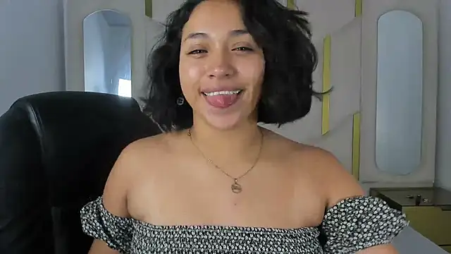IsabellRodriguez18 online show from 26, 10, 2025