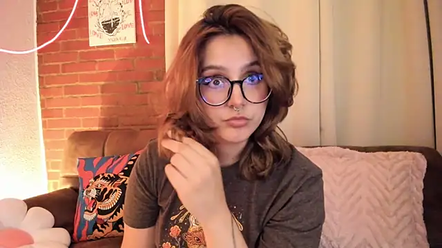 Hazelbrownn2000 online show from 17, 10, 2025