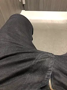 Snapshot of 22TT2295 chatting on 5, 1, 2025 22TT2295 online show from 5, 1, 2025