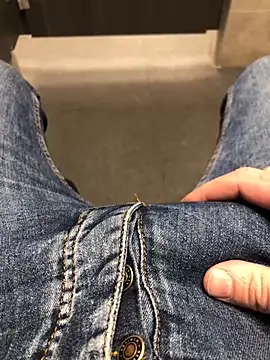 Snapshot of 22TT2295 chatting on 12, 1, 2025 22TT2295 online show from 12, 1, 2025