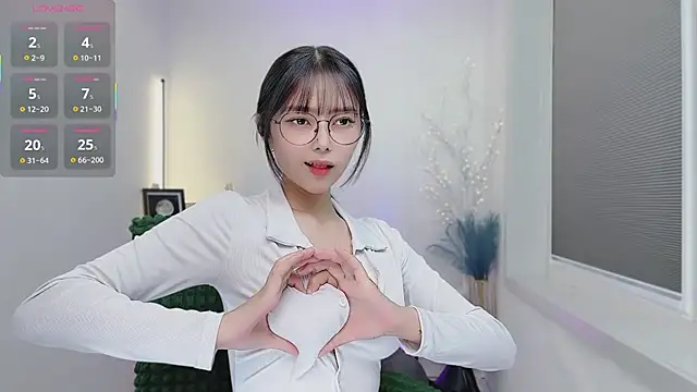 Snapshot of Natasha2025 chatting on 15, 10, 2025 Natasha2025 online show from 15, 10, 2025