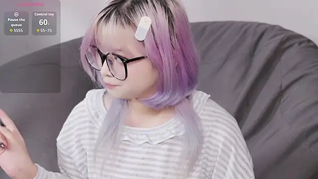 Snapshot of Yu_UwU_ chatting on 5, 10, 2025 Yu UwU online show from 5, 10, 2025