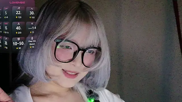 Snapshot of Yu_UwU_ chatting on 30, 10, 2025 Yu UwU online show from 30, 10, 2025