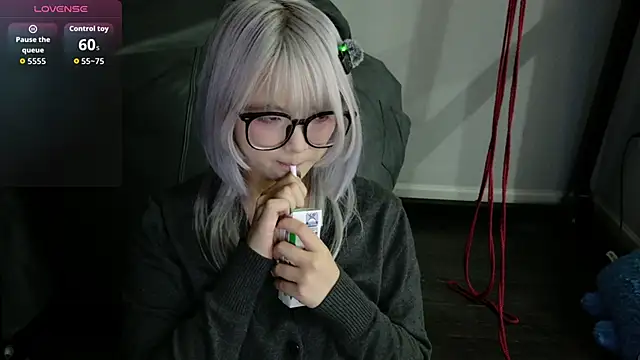 Snapshot of Yu_UwU_ chatting on 8, 11, 2025 Yu UwU online show from 8, 11, 2025