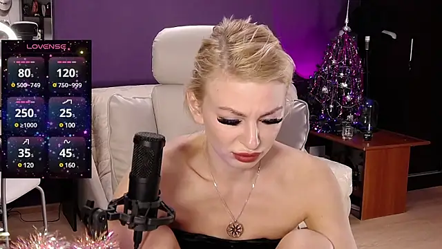  britney white  online show from 30, 12, 2024