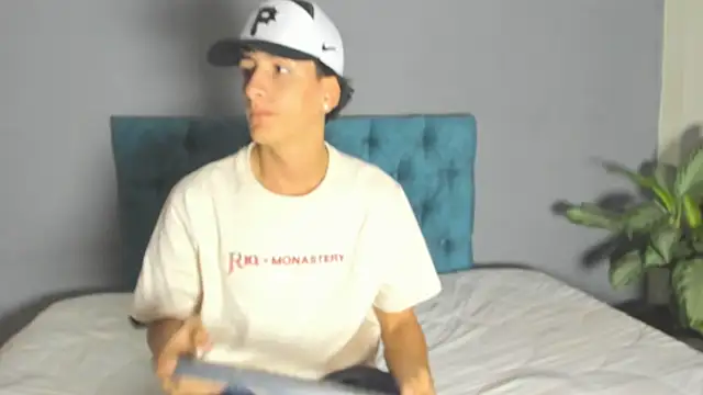 Snapshot of two_milkyway chatting on 17, 1, 2025 two milkyway online show from 17, 1, 2025