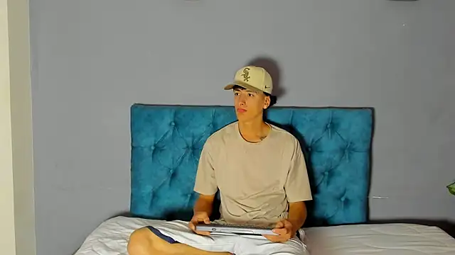 Snapshot of two_milkyway chatting on 20, 1, 2025 two milkyway online show from 20, 1, 2025