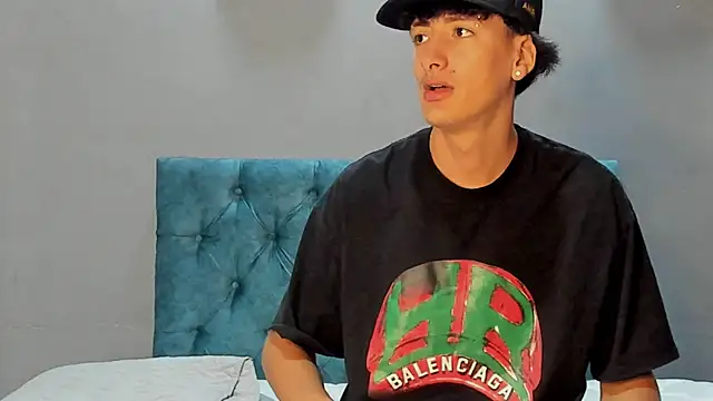 Snapshot of two_milkyway chatting on 25, 1, 2025 two milkyway online show from 25, 1, 2025