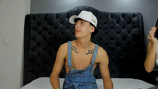 Snapshot of two_milkyway chatting on 27, 1, 2025 two milkyway online show from 27, 1, 2025