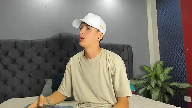 Snapshot of two_milkyway chatting on 20, 3, 2025 two milkyway online show from 20, 3, 2025