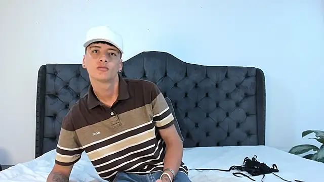 Snapshot of two_milkyway chatting on 25, 9, 2025 two milkyway online show from 25, 9, 2025