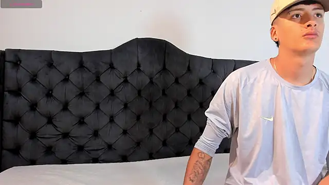 Snapshot of two_milkyway chatting on 8, 10, 2025 two milkyway online show from 8, 10, 2025