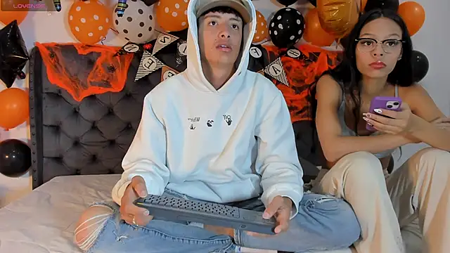 Snapshot of two_milkyway chatting on 14, 10, 2025 two milkyway online show from 14, 10, 2025