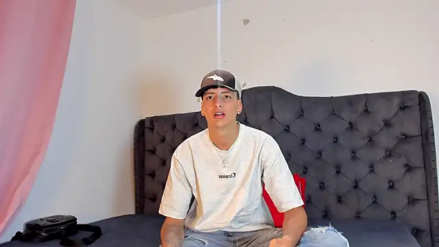 Snapshot of two_milkyway chatting on 30, 11, 2025 two milkyway online show from 30, 11, 2025