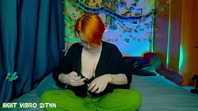 Snapshot of TrickyKitsune chatting on 4, 12, 2025 TrickyKitsune online show from 4, 12, 2025