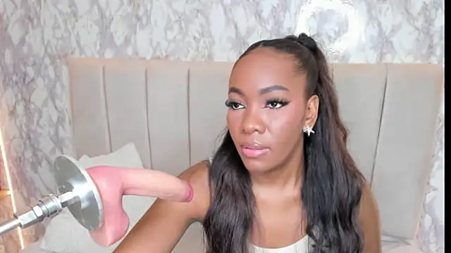 Snapshot of whiitneyfox chatting on 3, 11, 2025 whiitneyfox online show from 3, 11, 2025