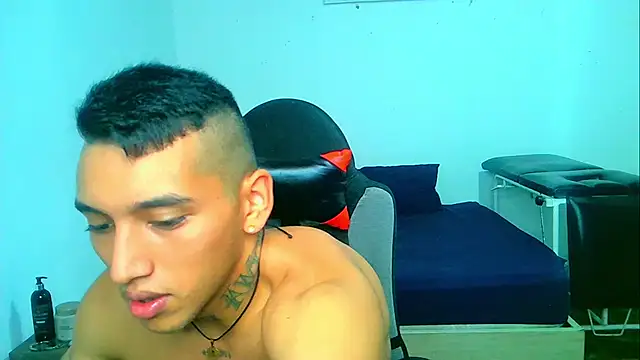 Snapshot of David_Adams2003 chatting on 4, 1, 2025 David Adams2003 online show from 4, 1, 2025