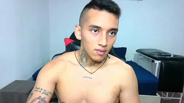 Snapshot of David_Adams2003 chatting on 6, 1, 2025 David Adams2003 online show from 6, 1, 2025