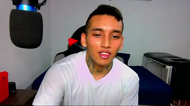 Snapshot of David_Adams2003 chatting on 10, 1, 2025 David Adams2003 online show from 10, 1, 2025