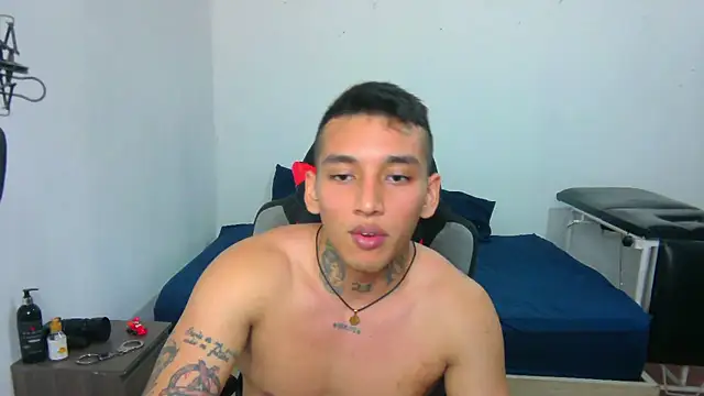 Snapshot of David_Adams2003 chatting on 17, 1, 2025 David Adams2003 online show from 17, 1, 2025