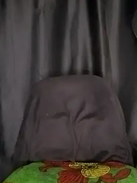 Snapshot of Queen-BD chatting on 11, 10, 2025 Queen-BD online show from 11, 10, 2025