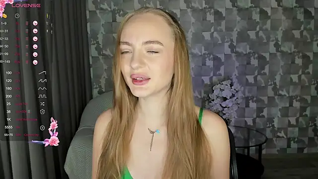 Snapshot of A_delina chatting on 5, 1, 2025 A delina online show from 5, 1, 2025