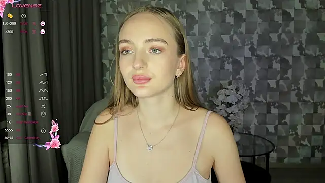 Snapshot of A_delina chatting on 8, 2, 2025 A delina online show from 8, 2, 2025