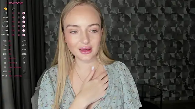 Snapshot of A_delina chatting on 3, 11, 2025 A delina online show from 3, 11, 2025