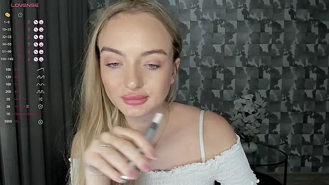 Snapshot of A_delina chatting on 21, 11, 2025 A delina online show from 21, 11, 2025