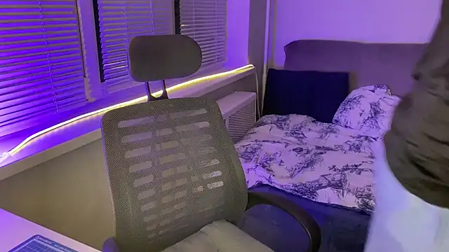 Leonnextdoor online show from 2, 2, 2026