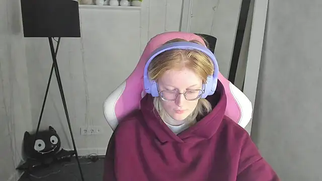 ElizabethHarpper online show from 4, 12, 2025