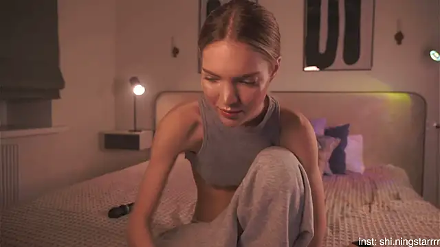 Snapshot of alittlestarrr chatting on 22, 2, 2025 alittlestarrr online show from 22, 2, 2025