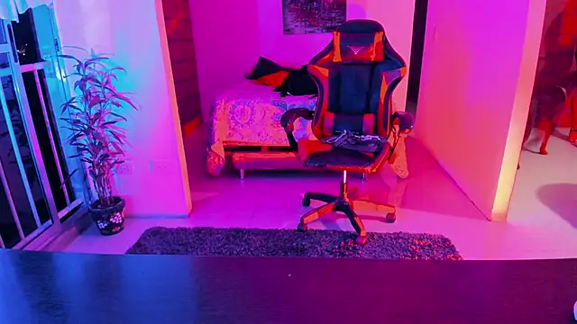 Adam Valenciia online show from 28, 9, 2025