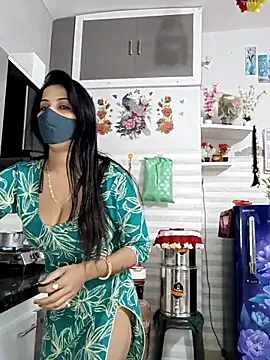 Snapshot of Best-Couple chatting on 13, 11, 2025 Best-Couple online show from 13, 11, 2025