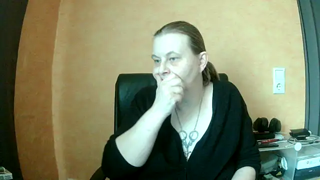 Sweet Phoenix online show from 13, 1, 2025