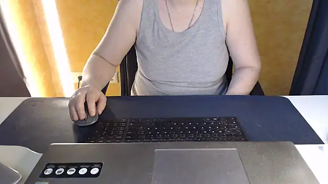 Snapshot of Sweet_Phoenix chatting on 5, 6, 2026 Sweet Phoenix online show from 5, 6, 2026