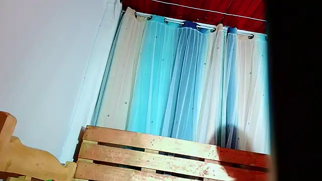 Snapshot of lana_reverse chatting on 5, 1, 2025 lana reverse online show from 5, 1, 2025