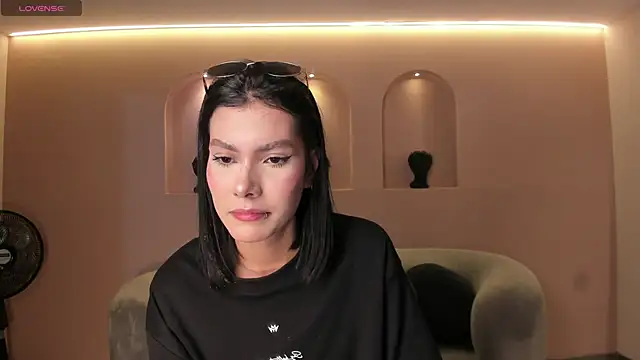 NiaSalvatore online show from 22, 9, 2025