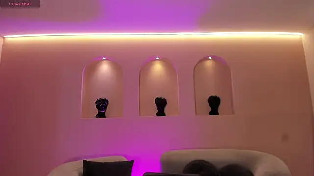 NiaSalvatore online show from 23, 9, 2025