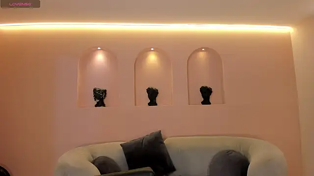 NiaSalvatore online show from 30, 10, 2025