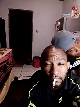 Snapshot of KMbesxxx chatting on 18, 11, 2025 KMbesxxx online show from 18, 11, 2025