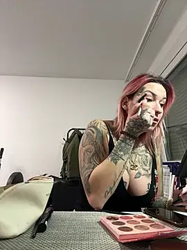 Mia-Fuchs online show from 5, 3, 2025