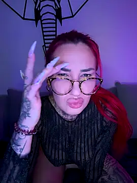 Mia-Fuchs online show from 11, 9, 2025