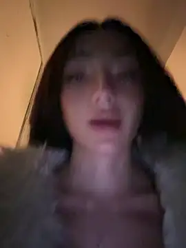 Maddy Jones online show from 28, 1, 2025